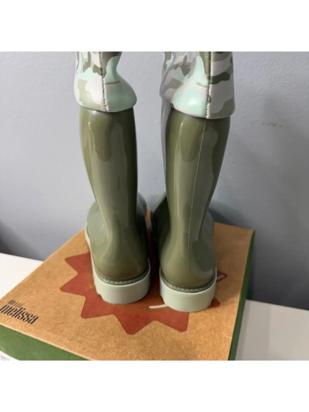 MINI MELISSA light green rain boots w/ camo liner size 11 youth